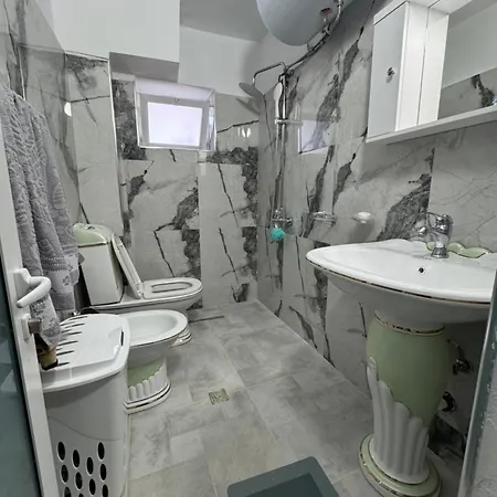 Apartment Cozy 1 Bed Flat In Tepelene- Joanna'S House